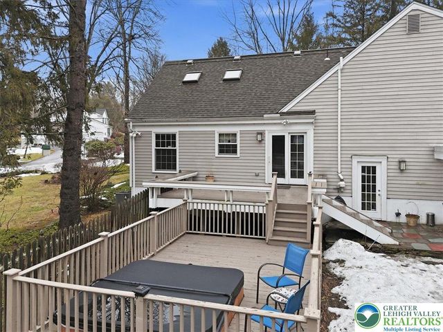 128 Stoneleigh Drive, East Stroudsburg, PA 18301