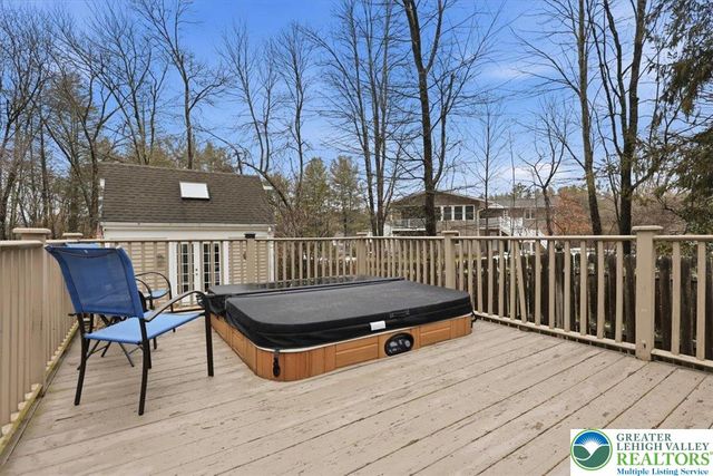 128 Stoneleigh Drive, East Stroudsburg, PA 18301