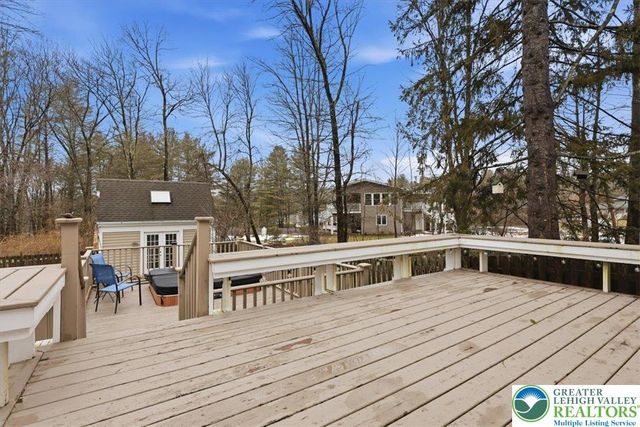 128 Stoneleigh Drive, East Stroudsburg, PA 18301