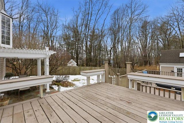 128 Stoneleigh Drive, East Stroudsburg, PA 18301