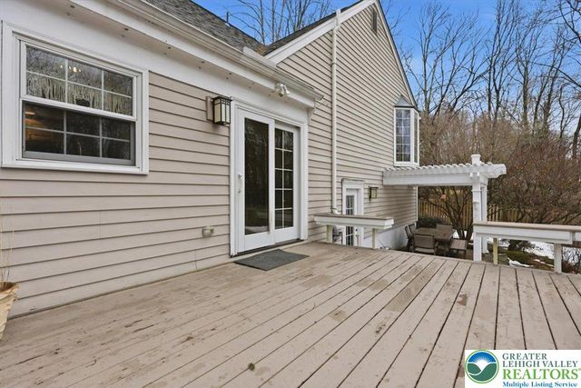 128 Stoneleigh Drive, East Stroudsburg, PA 18301