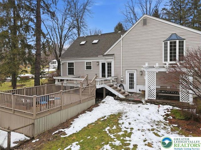 128 Stoneleigh Drive, East Stroudsburg, PA 18301