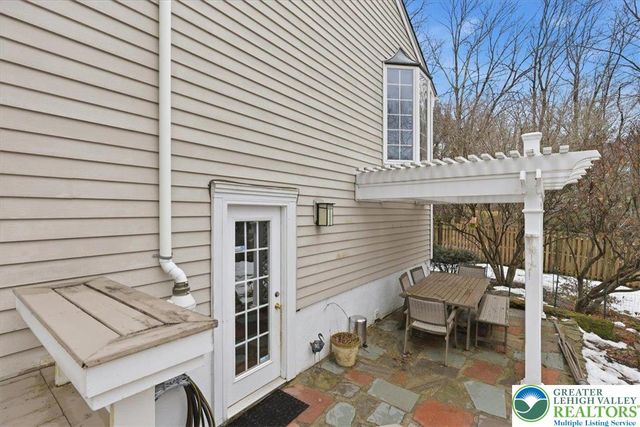 128 Stoneleigh Drive, East Stroudsburg, PA 18301