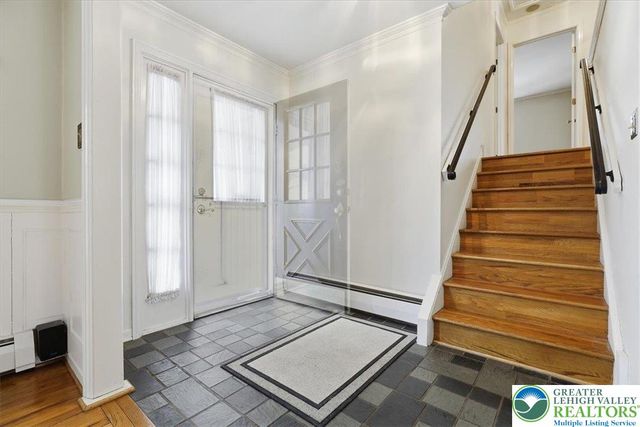 128 Stoneleigh Drive, East Stroudsburg, PA 18301