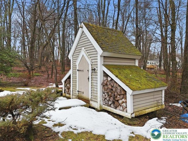 128 Stoneleigh Drive, East Stroudsburg, PA 18301