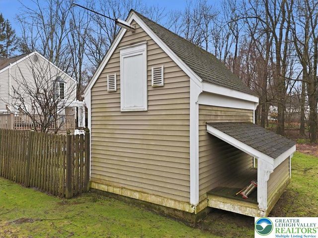 128 Stoneleigh Drive, East Stroudsburg, PA 18301