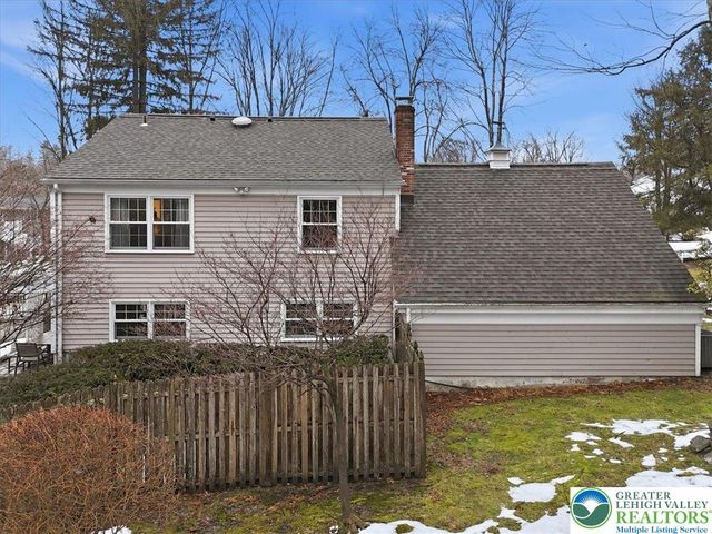 128 Stoneleigh Drive, East Stroudsburg, PA 18301