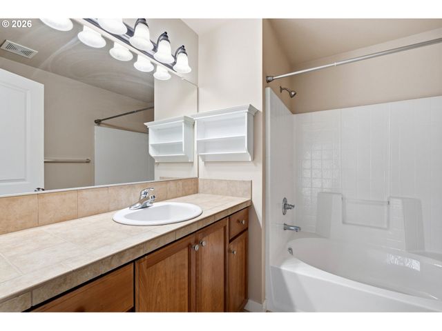 10438 Sw AKILEAN Ter, Portland, OR 97223