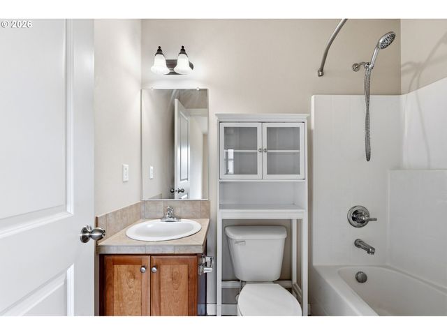 10438 Sw AKILEAN Ter, Portland, OR 97223