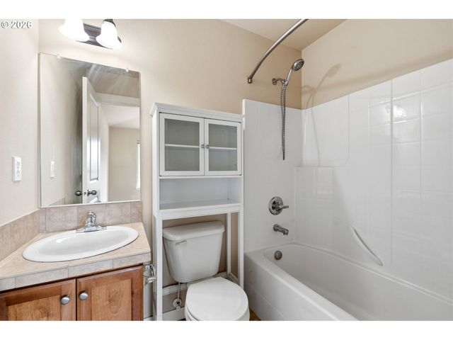 10438 Sw AKILEAN Ter, Portland, OR 97223