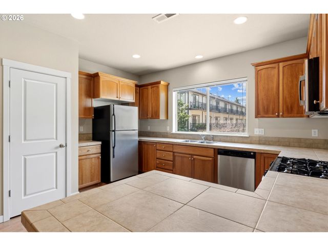 10438 Sw AKILEAN Ter, Portland, OR 97223