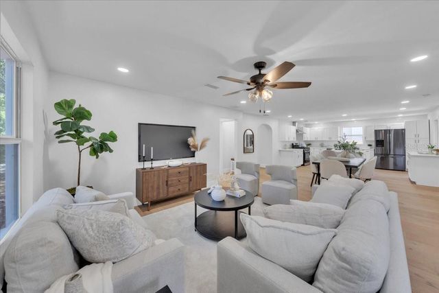 1110 12TH STREET N, St Petersburg, FL 33705
