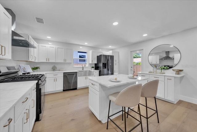1110 12TH STREET N, St Petersburg, FL 33705