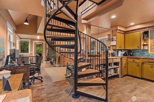 6553 21st Avenue NW, Seattle, WA 98117