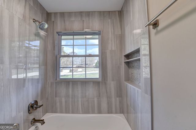 4461 S Roberts Drive, Sugar Hill, GA 30518