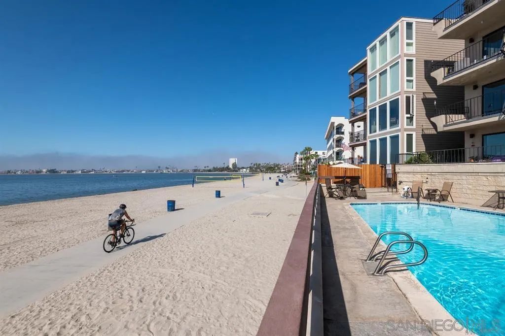 1235 Parker 3K, San Diego, CA 92109