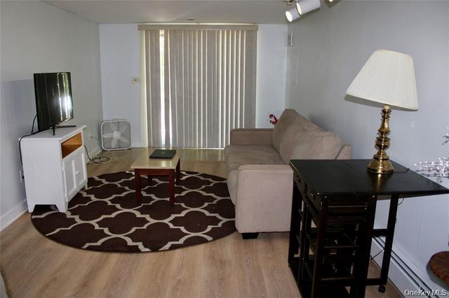 24 Chestnut Lane, Newburgh, NY 12550