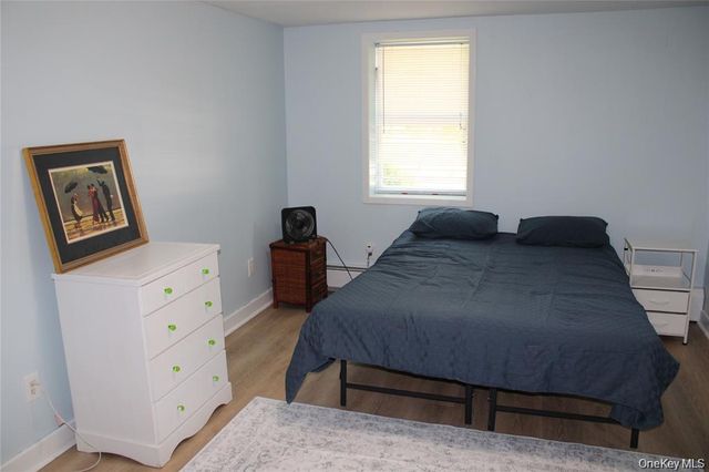 24 Chestnut Lane, Newburgh, NY 12550