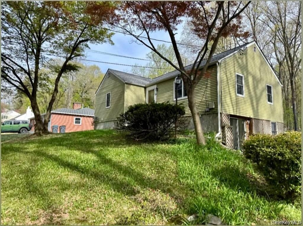 24 Chestnut Lane, Newburgh, NY 12550