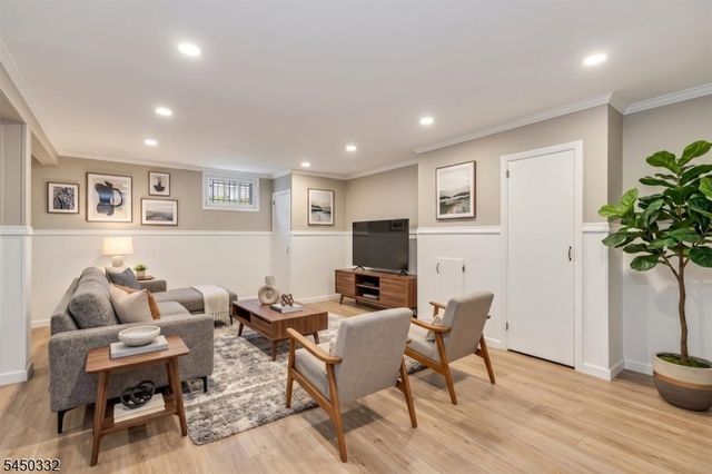 2 Poplar Way, Cranford Twp., NJ 07016