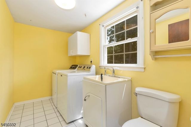 2 Poplar Way, Cranford Twp., NJ 07016