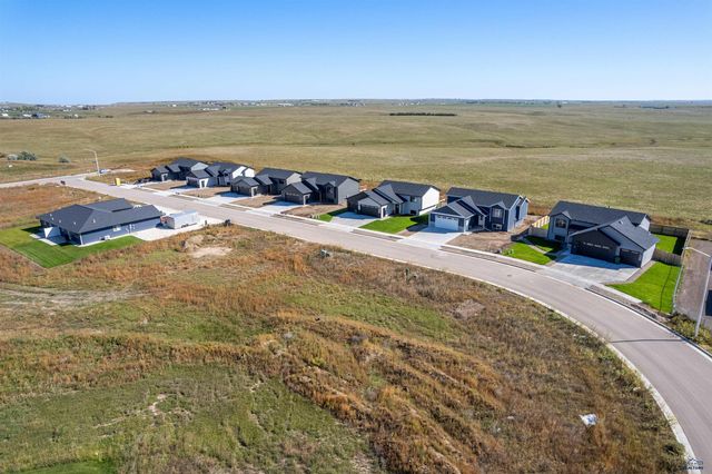 669 LIBERTY PARK DR, Box Elder, SD 57719