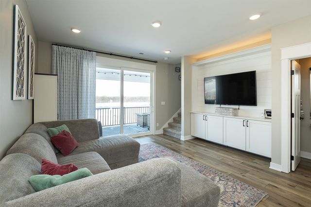 811 Ledgestone Court, Polk City, IA 50226