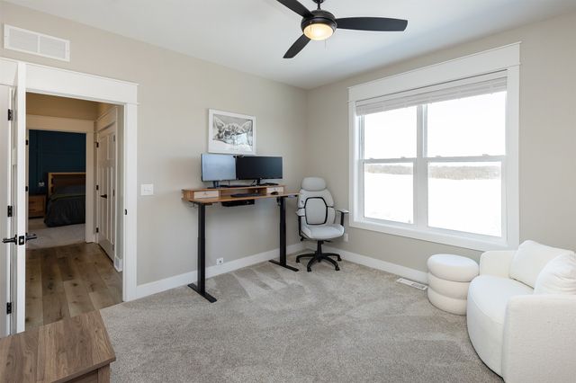 811 Ledgestone Court, Polk City, IA 50226