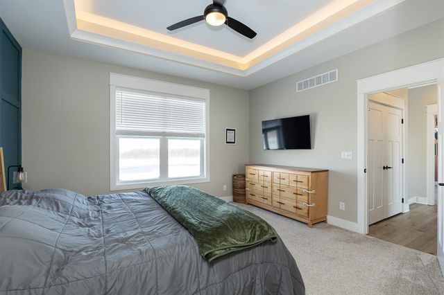 811 Ledgestone Court, Polk City, IA 50226