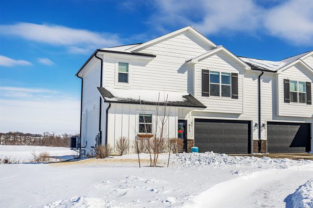 811 Ledgestone Court, Polk City, IA 50226