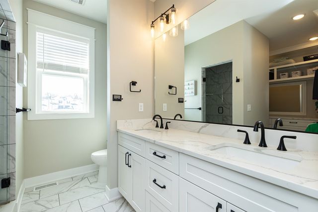 811 Ledgestone Court, Polk City, IA 50226