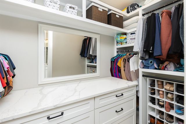 811 Ledgestone Court, Polk City, IA 50226