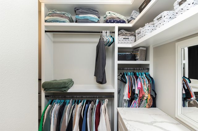 811 Ledgestone Court, Polk City, IA 50226