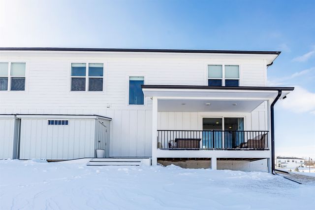 811 Ledgestone Court, Polk City, IA 50226