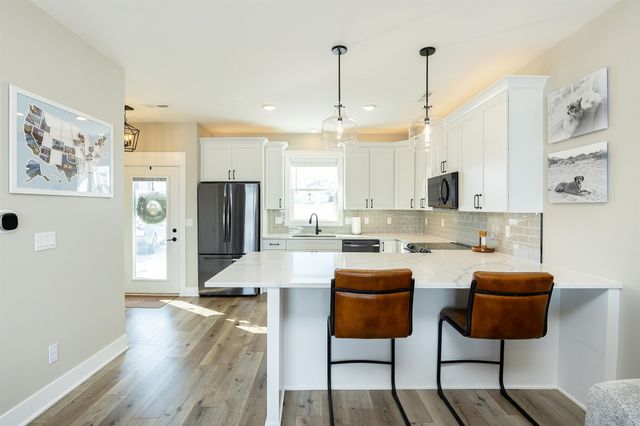 811 Ledgestone Court, Polk City, IA 50226