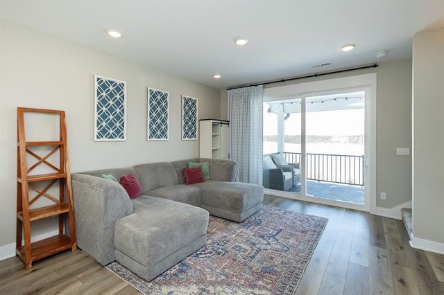 811 Ledgestone Court, Polk City, IA 50226