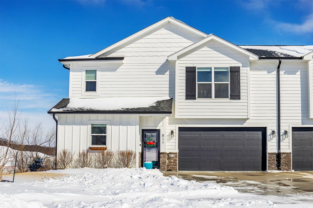 811 Ledgestone Court, Polk City, IA 50226