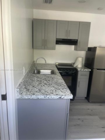 6521 SW 5th St 6521, Pembroke Pines, FL 33023