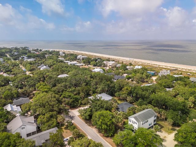 3332 Myrtle Street, Edisto Island, SC 29438