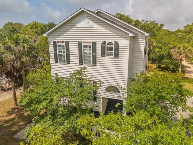 3332 Myrtle Street, Edisto Island, SC 29438