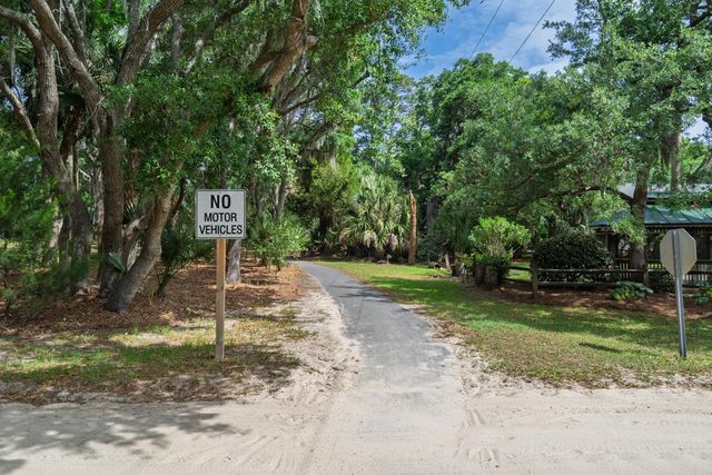 3332 Myrtle Street, Edisto Island, SC 29438