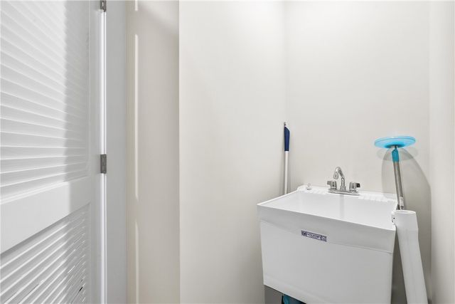 142 Olivia Dr, Center Twp, PA 15061