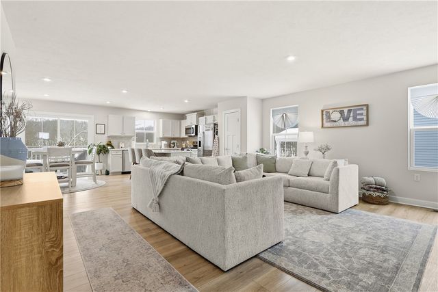 142 Olivia Dr, Center Twp, PA 15061