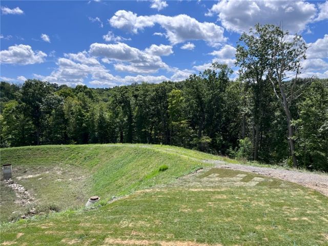 142 Olivia Dr, Center Twp, PA 15061