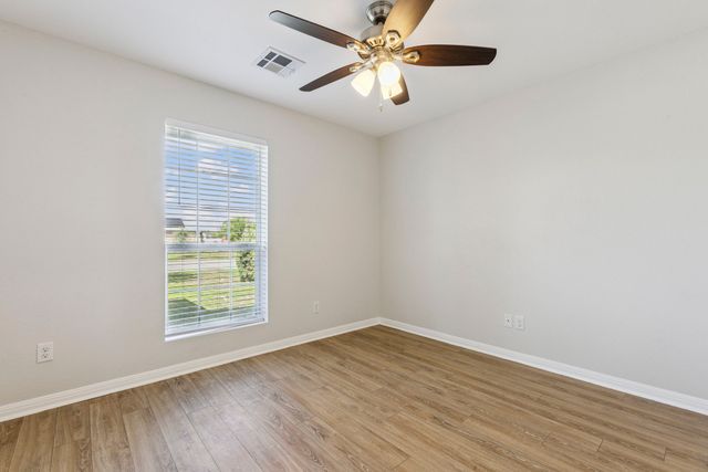 116 Tomahawk Drive, Lacy Lakeview, TX 76705