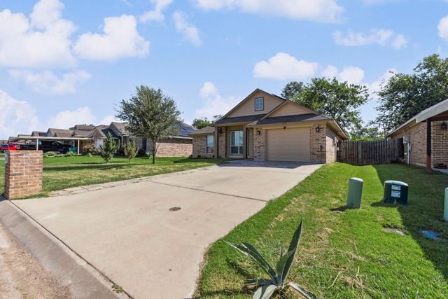 116 Tomahawk Drive, Lacy Lakeview, TX 76705
