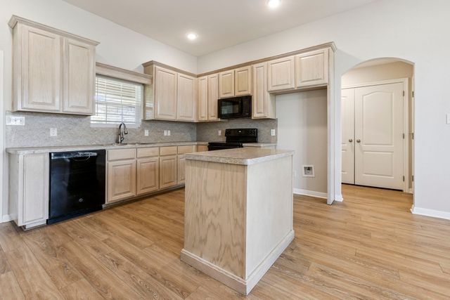 116 Tomahawk Drive, Lacy Lakeview, TX 76705