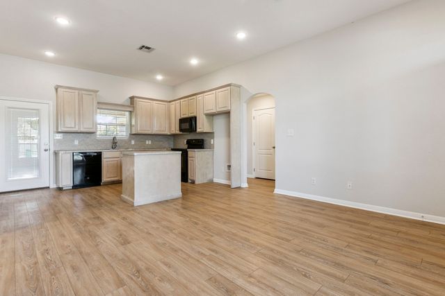 116 Tomahawk Drive, Lacy Lakeview, TX 76705