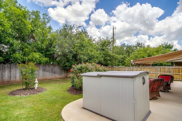 216 Lovers Path Drive, Springtown, TX 76082