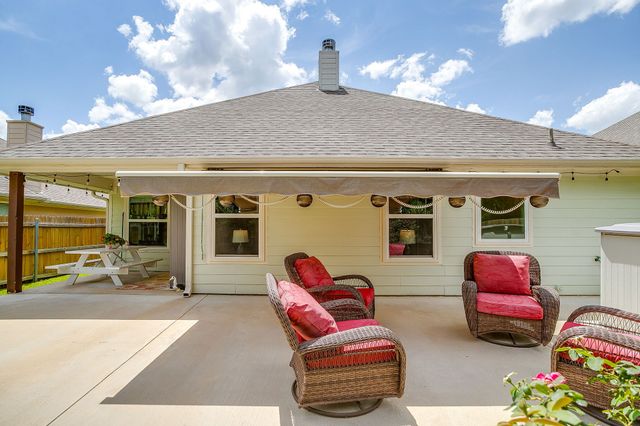 216 Lovers Path Drive, Springtown, TX 76082